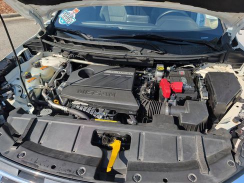 Used 2024 Nissan Rogue SV FWD image 28