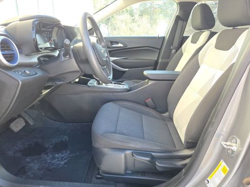 Used 2024 Chevrolet Trax LS image 11