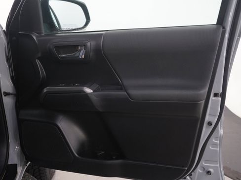 Used 2021 Toyota Tacoma TRD Sport AWD/4WD image 12