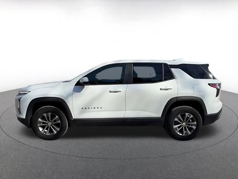 Used 2025 Chevrolet Equinox LT FWD image 9