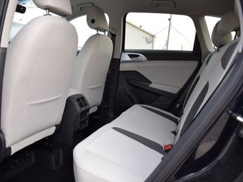 New 2026 Volkswagen Taos SE image 18