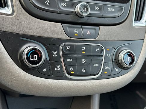 Used 2021 Chevrolet Malibu LT image 21