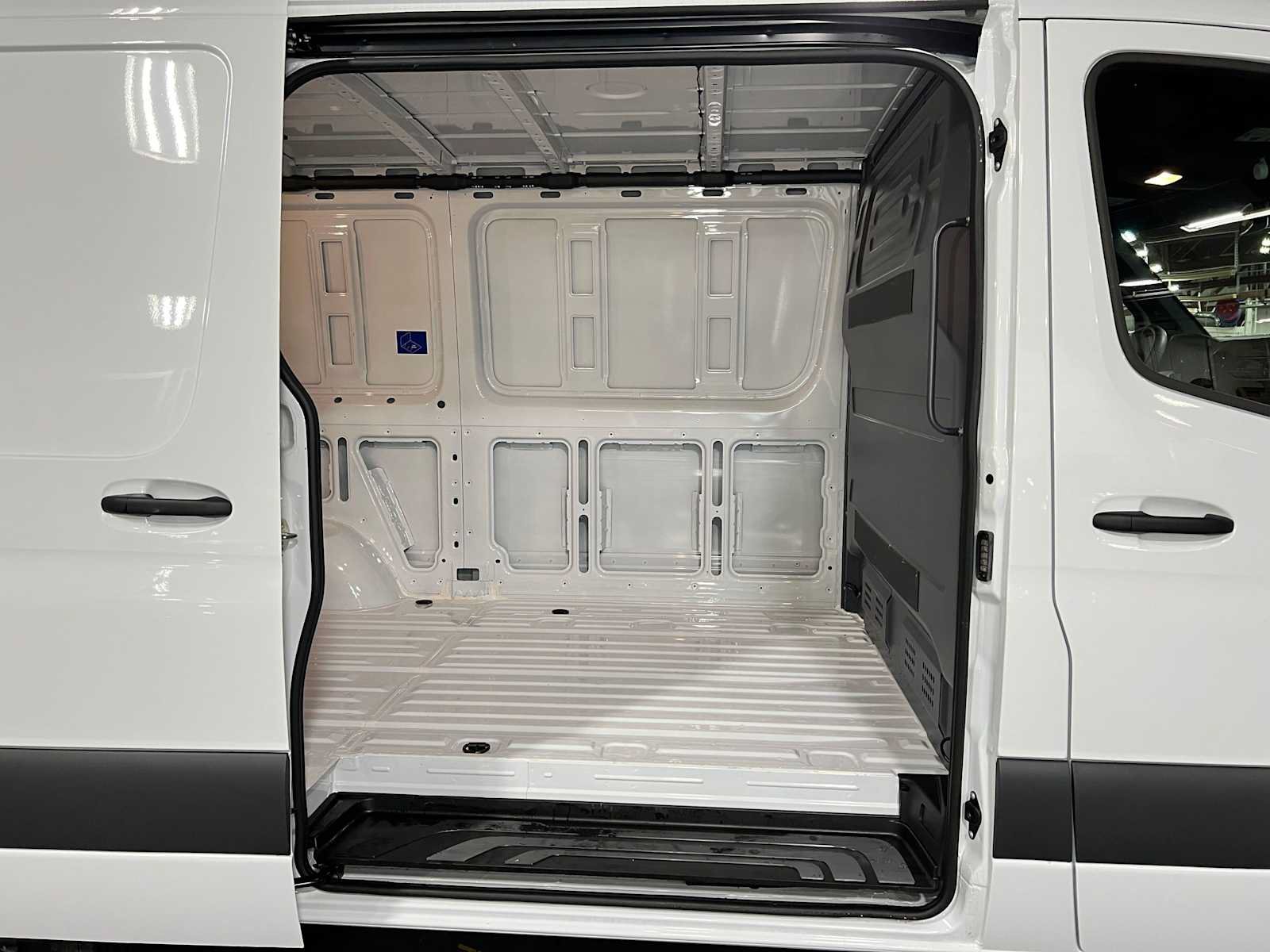 Used 2025 Mercedes-Benz Sprinter 2500 image 11