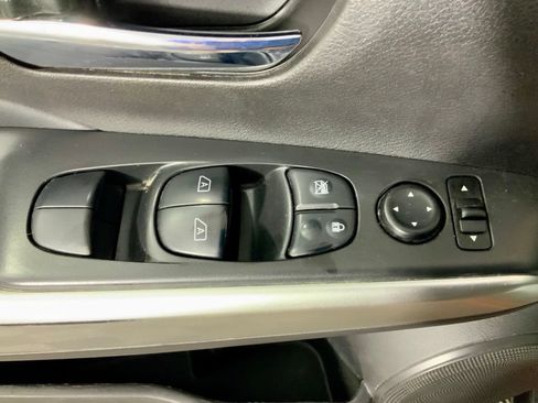 Used 2020 Nissan Kicks SR w/ SR Premium Package FWD image 20