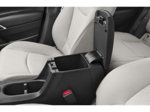 Used 2025 Toyota Corolla Cross L image 13