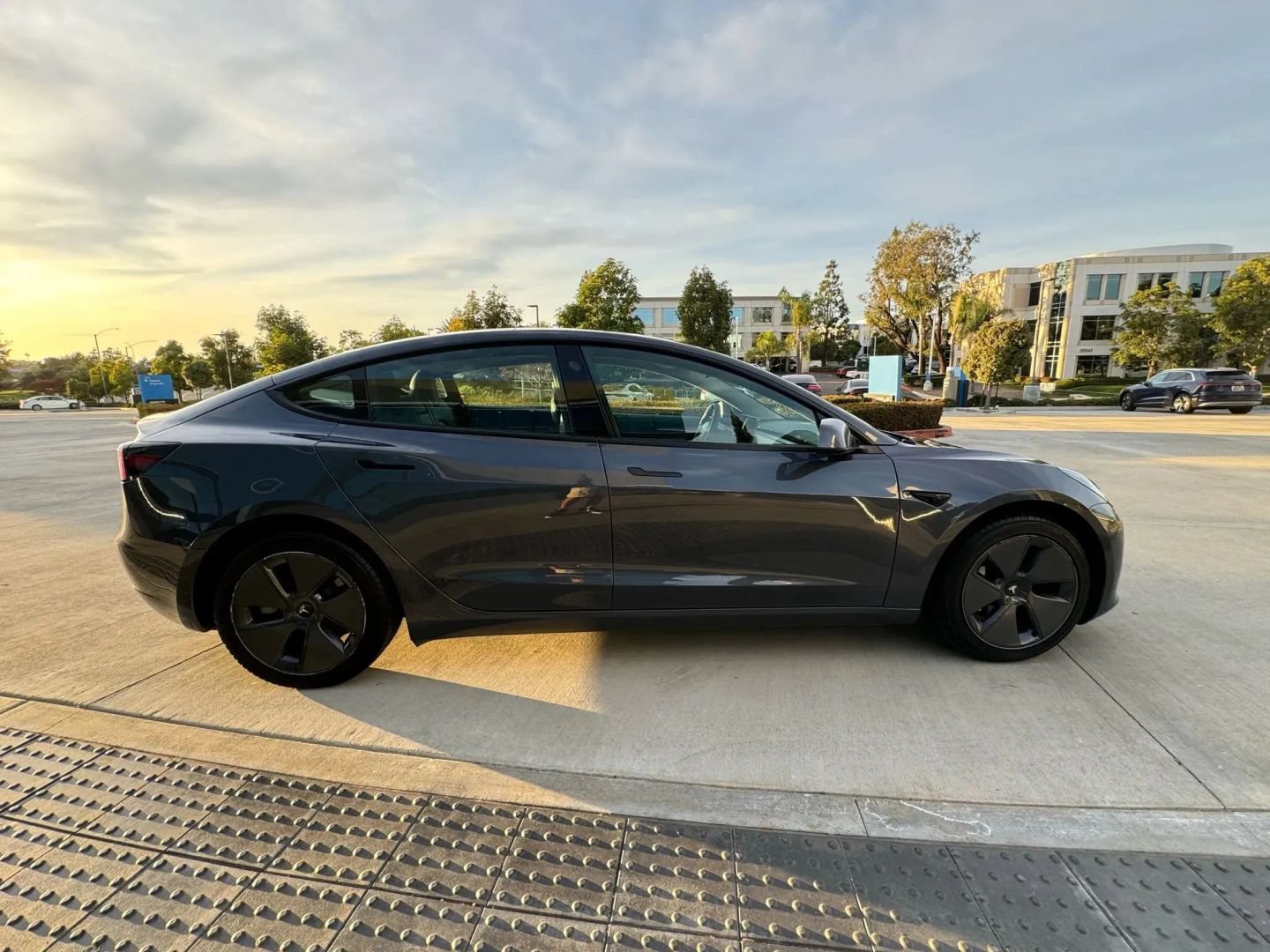 Used 2021 Tesla Model 3 Standard Range Plus RWD image 5