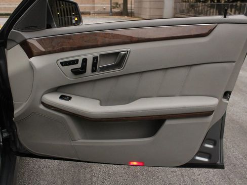 Used 2012 Mercedes-Benz E 350 4MATIC Sedan image 31