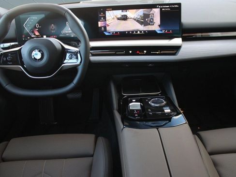 Used 2026 BMW 530i w/ Premium Package RWD image 28