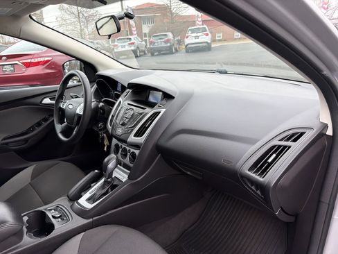 Used 2014 Ford Focus SE w/ SE Winter Package image 28