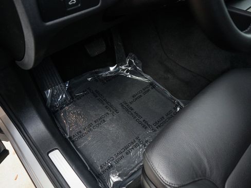 Used 2025 Volvo XC60 B5 Plus image 16