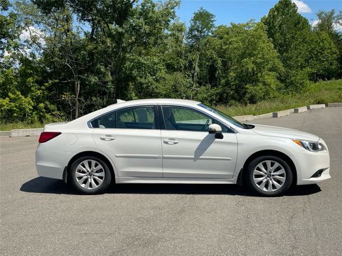 Used 2017 Subaru Legacy 2.5i Premium AWD/4WD image 4