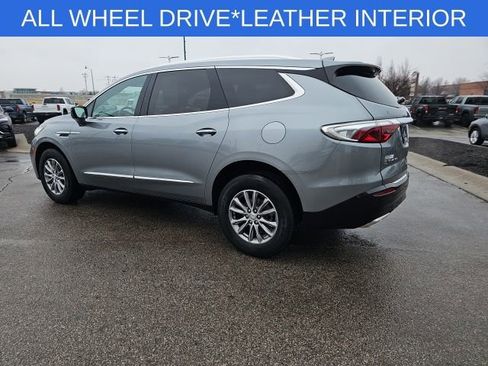 Used 2023 Buick Enclave Essence image 12