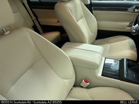 Used 2023 Lexus GX 460 Premium w/ Accessory Package AWD/4WD image 11