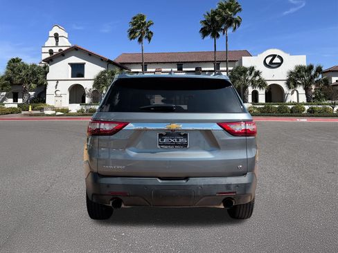 Used 2020 Chevrolet Traverse LT FWD image 3