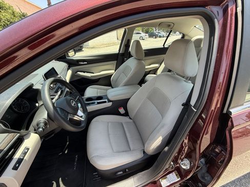 Used 2025 Nissan Altima 2.5 SV FWD image 24