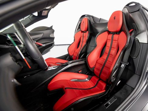 Used 2024 Ferrari SF90 Spider image 31