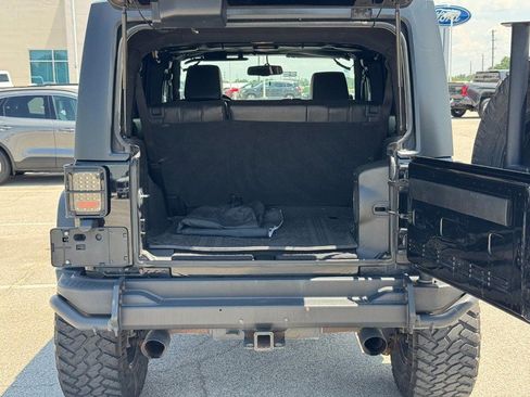 Used 2013 Jeep Wrangler Unlimited Sahara AWD/4WD image 5