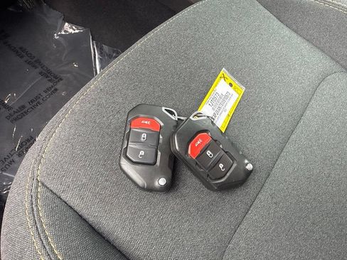 Used 2025 Jeep Wrangler Sport AWD/4WD image 19