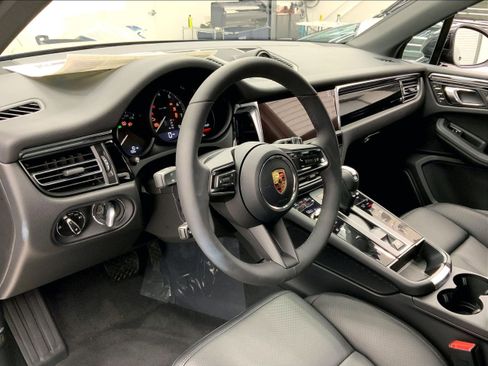 New 2026 Porsche Macan image 4