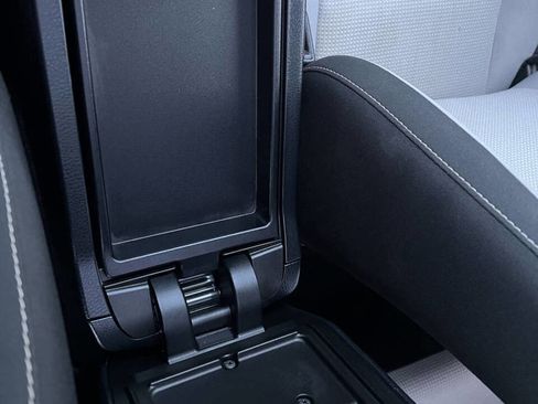 Used 2017 Toyota RAV4 XLE image 18