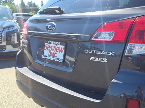 Used 2011 Subaru Outback 2.5i Premium w/ All-Weather Pkg AWD/4WD image 13