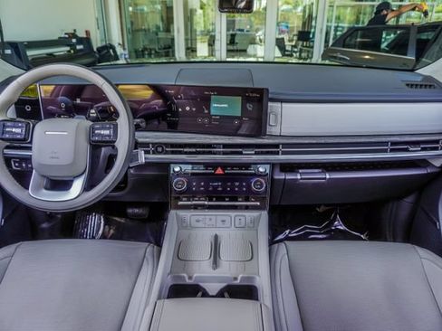 Used 2025 Hyundai Santa Fe Calligraphy FWD image 5