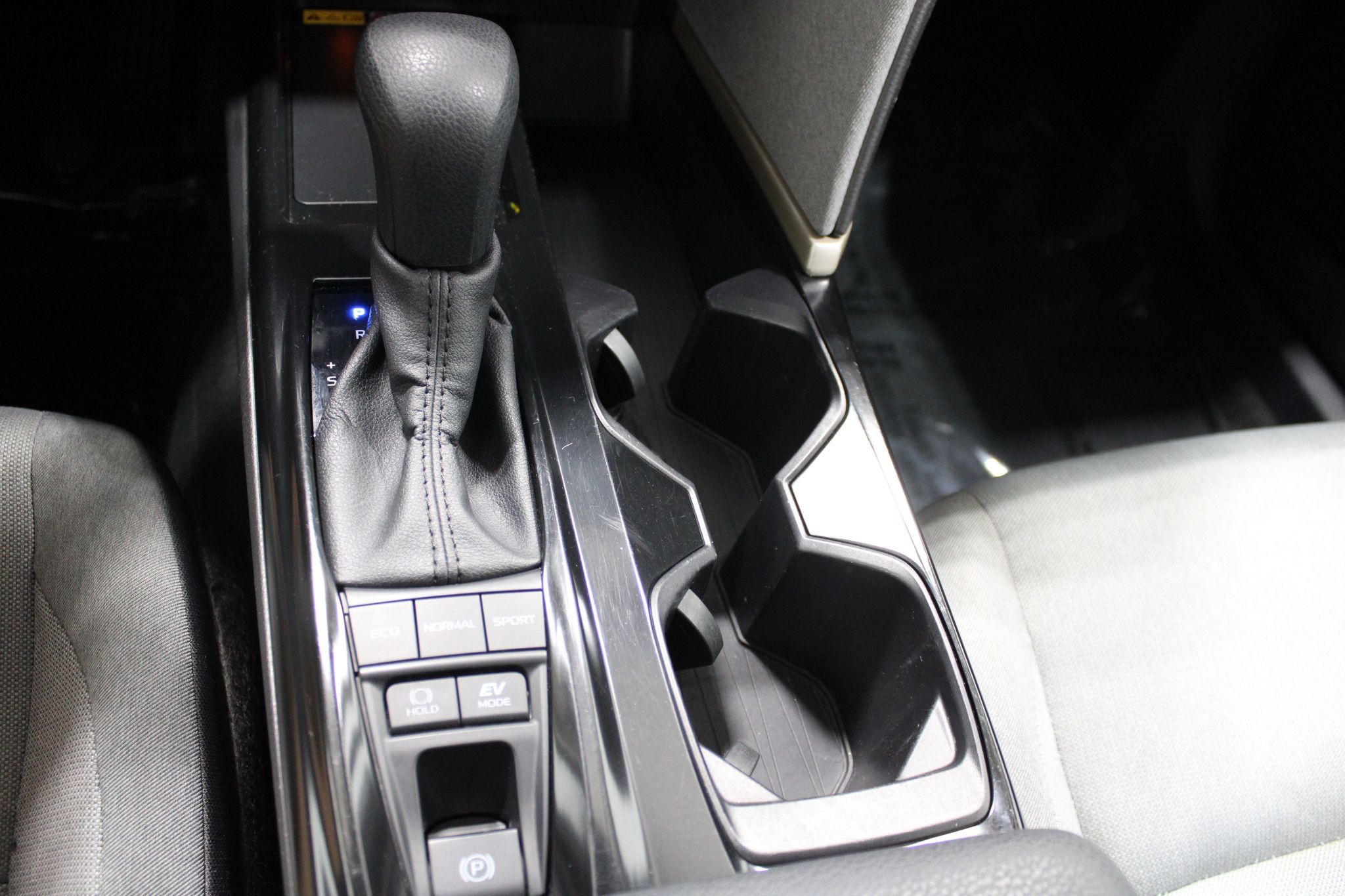 Used 2025 Toyota Camry LE FWD image 32