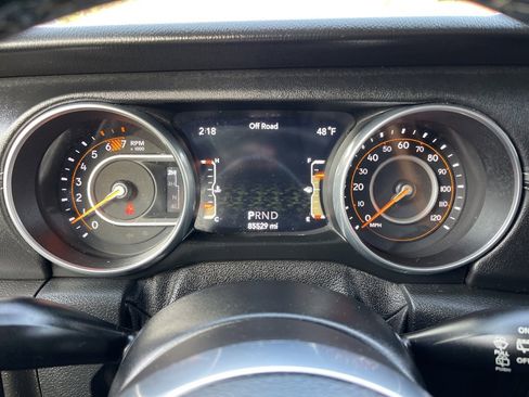 Used 2018 Jeep Wrangler Unlimited Sahara image 9