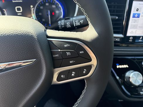 New 2026 Chrysler Pacifica Select image 21