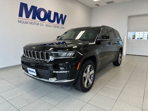 Used 2021 Jeep Grand Cherokee L Limited AWD/4WD image 2