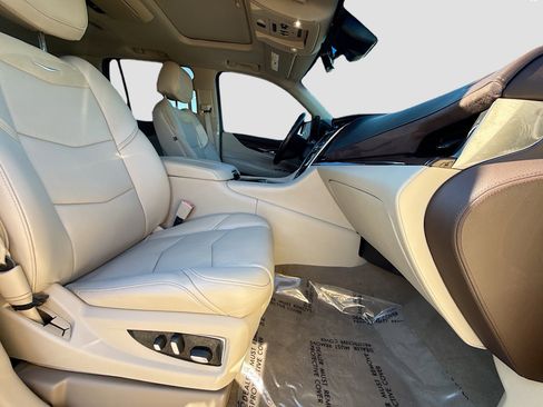 Used 2017 Cadillac Escalade Premium Luxury image 15