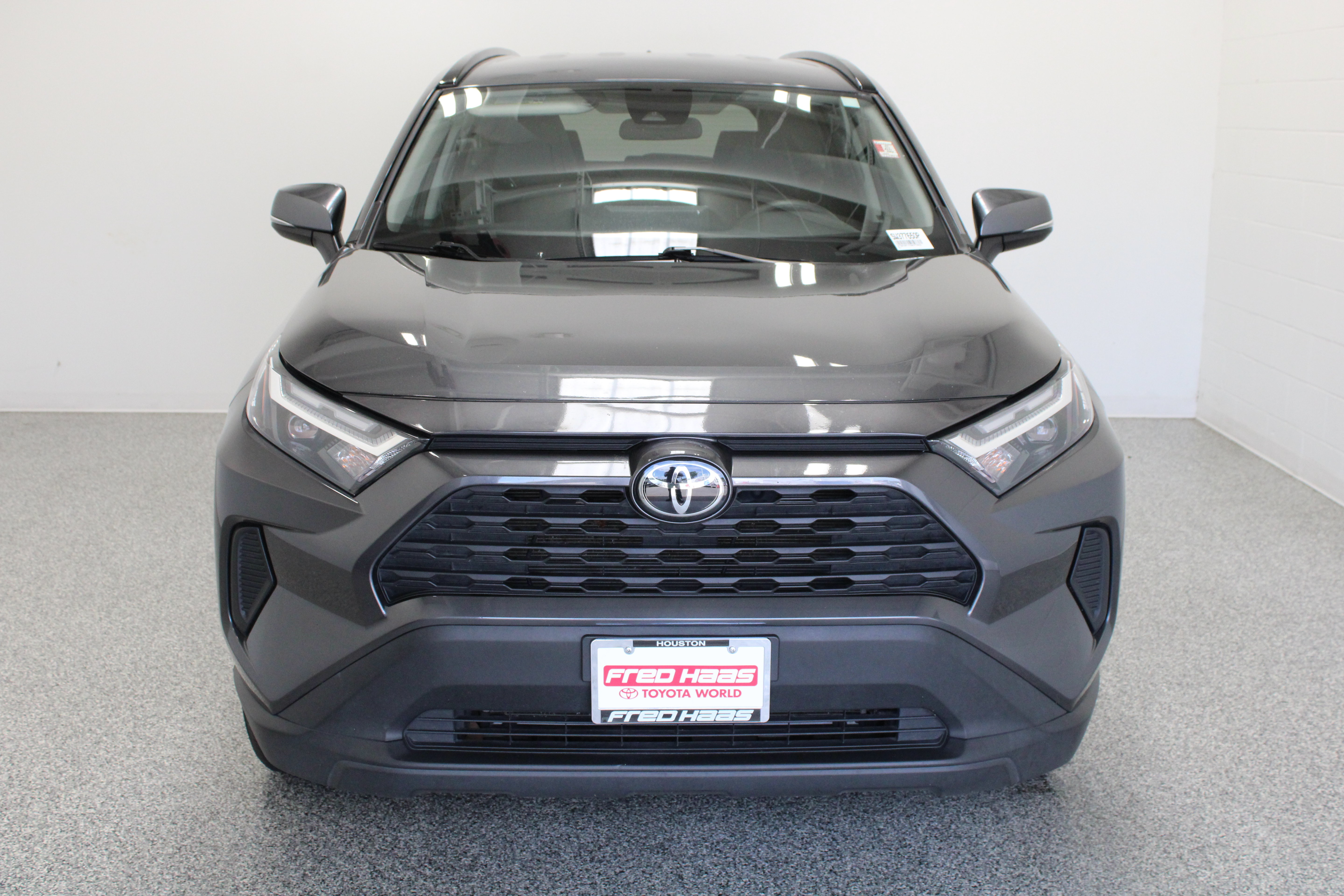 Used 2025 Toyota RAV4 XLE FWD image 3