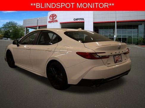 Used 2025 Toyota Camry SE image 7