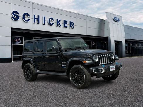 Used 2022 Jeep Wrangler Unlimited Sahara w/ Cold Weather Group AWD/4WD image 1