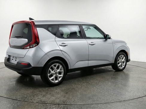 Used 2025 Kia Soul LX w/ LX Technology Package FWD image 9