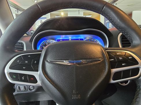 Used 2022 Chrysler 300 Touring L image 23