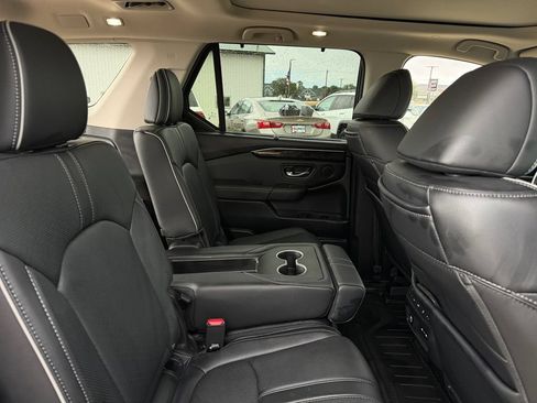 Used 2025 Honda Pilot Elite image 41