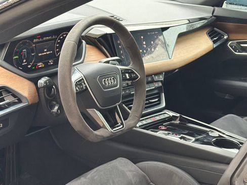 Used 2023 Audi e-tron GT Premium Plus image 18