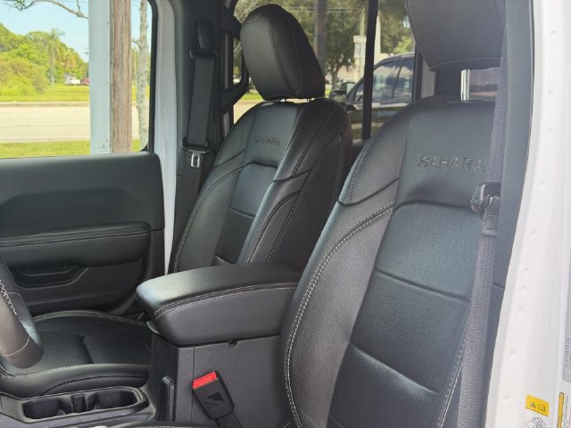 Used 2019 Jeep Wrangler Unlimited Sahara AWD/4WD image 15