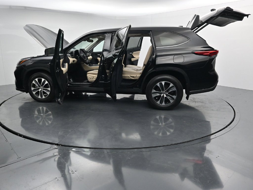 Used 2023 Toyota Highlander XLE AWD/4WD image 28
