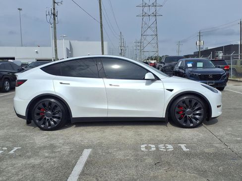 Used 2024 Tesla Model Y Performance AWD/4WD image 9
