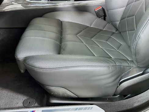 Used 2025 BMW 750e xDrive image 20