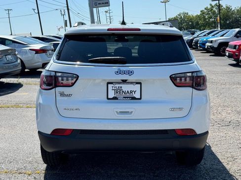 Used 2024 Jeep Compass Latitude AWD/4WD image 5