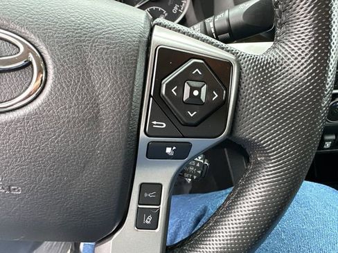 Used 2022 Toyota Tacoma SR5 AWD/4WD image 34