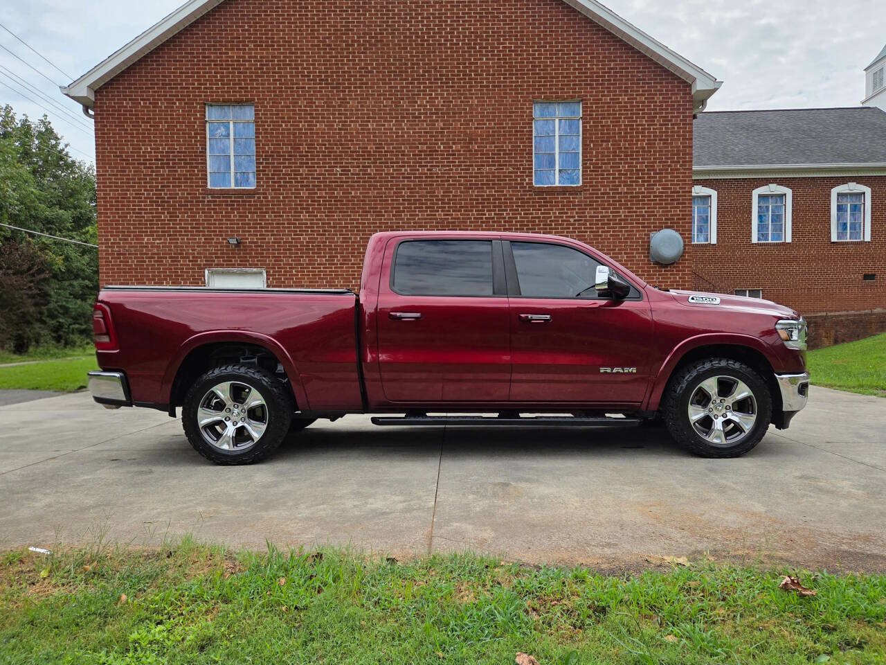 Used 2019 RAM 1500 Laramie AWD/4WD image 4