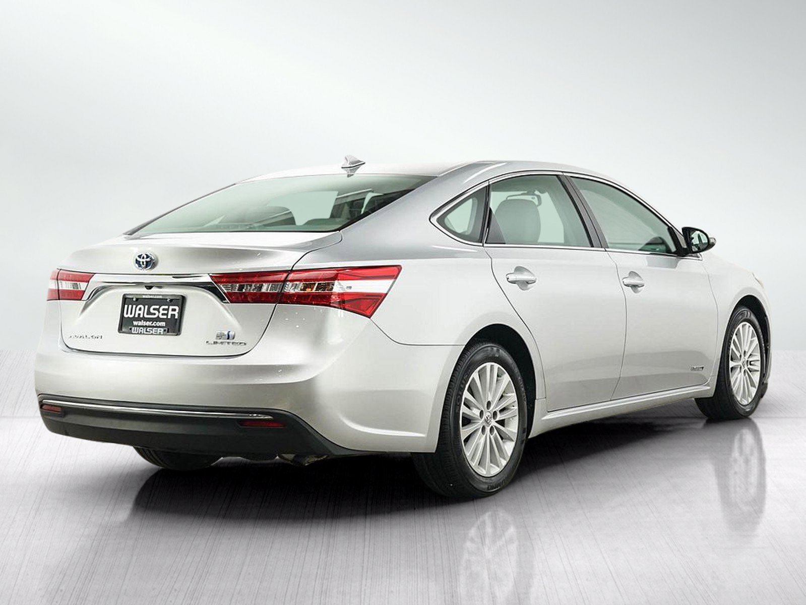 Used 2013 Toyota Avalon Limited w/ Technology Pkg FWD image 5