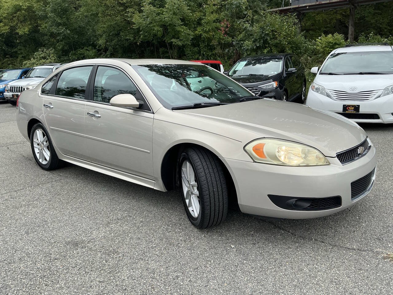 Used 2012 Chevrolet Impala LTZ FWD image 4
