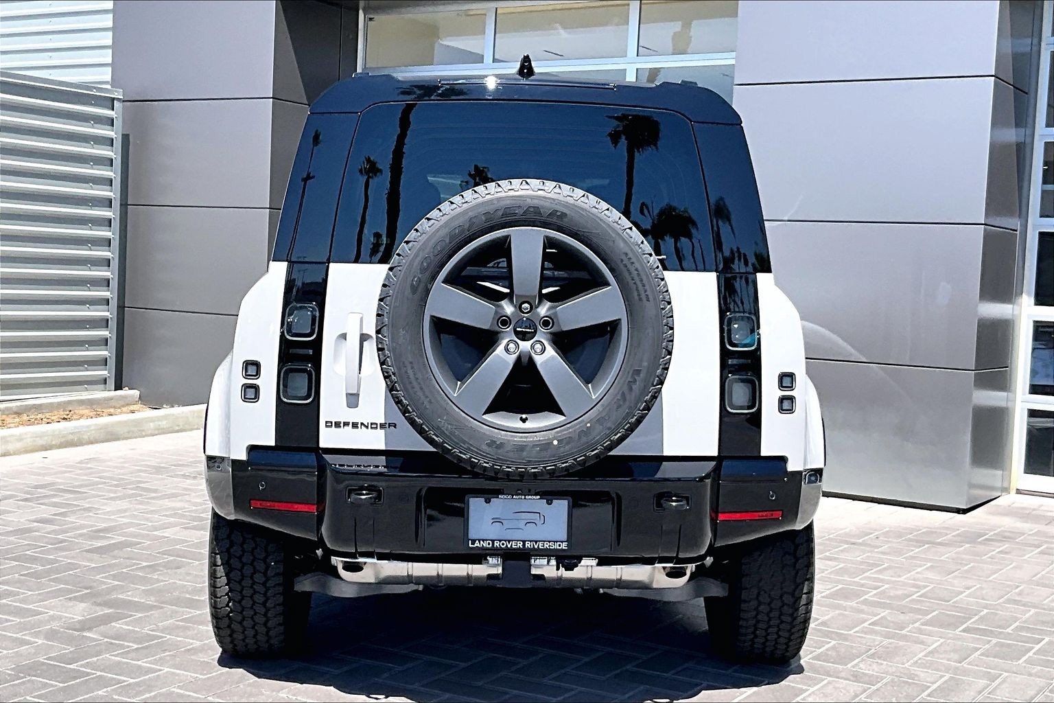 New 2026 Land Rover Defender 110 X-Dynamic SE AWD/4WD image 4