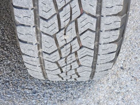 Used 2023 GMC Acadia AT4 w/ Technology Package image 11