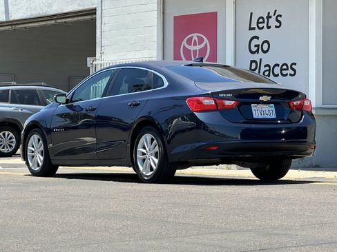 Used 2017 Chevrolet Malibu LT FWD image 3